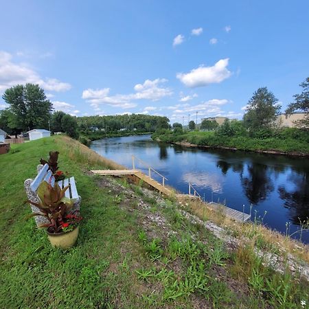 L'Auberge Du Vieux Pont Saint-Raymond Bagian luar foto