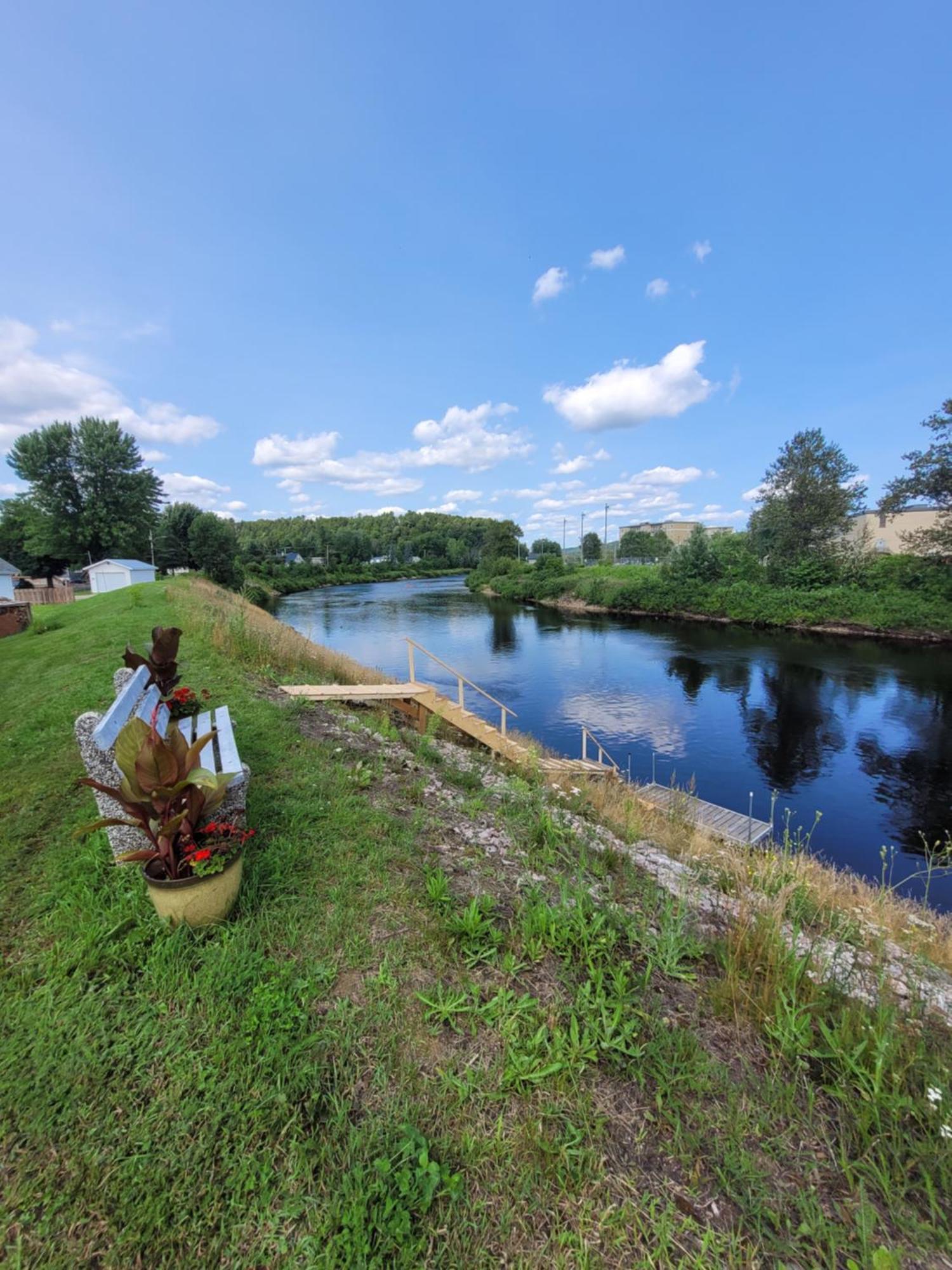 L'Auberge Du Vieux Pont Saint-Raymond Bagian luar foto
